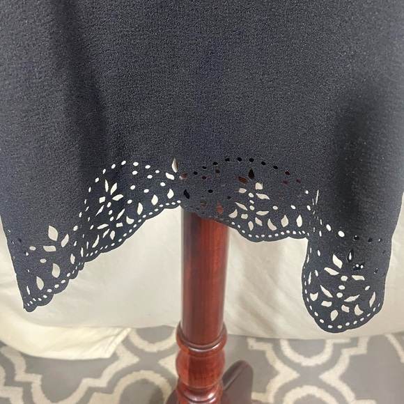 NWT Torrid Black Short Sleeve Crepe Blouse w/laser cutout detail Size 3X - Picture 3 of 5